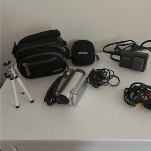 Panasonic PV-GS39 Camcorder 30x optical zoomSD/mini dv with accessories